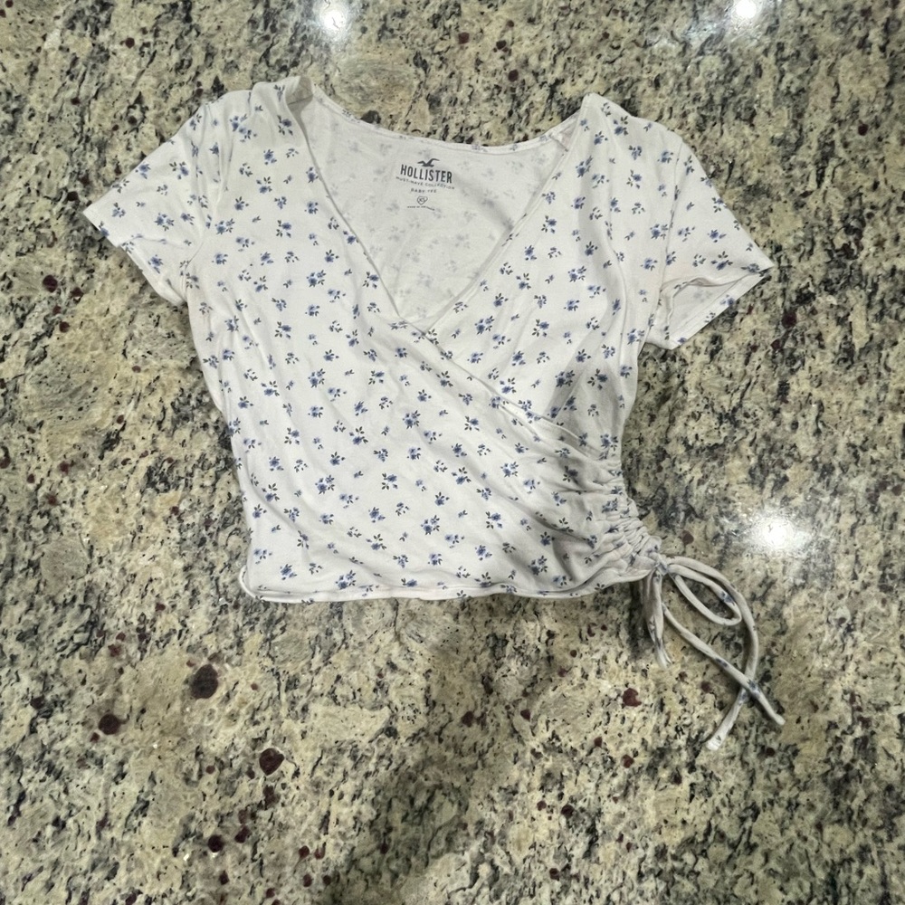 Hollister v-neck crop top